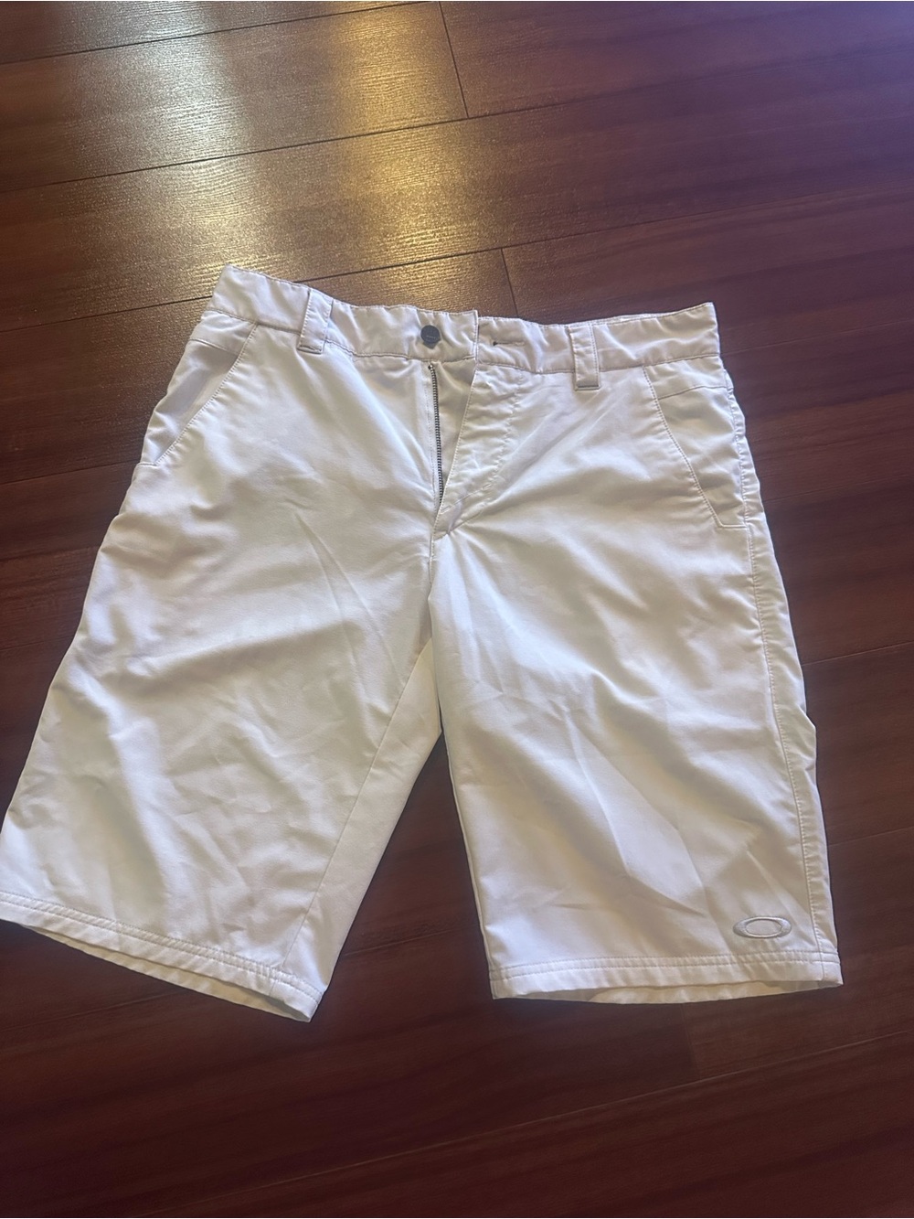 Oakley White Flat-Front Men's Golf Shorts